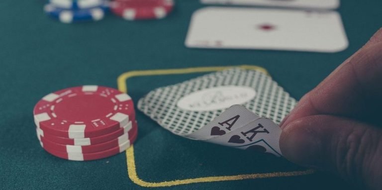 ur66app ပလက်ဖောင်း — မြန်မာ ကစားသမားများ Online Gaming တွင် ပါဝင်ကစားနေသောမြင်ကွင်း